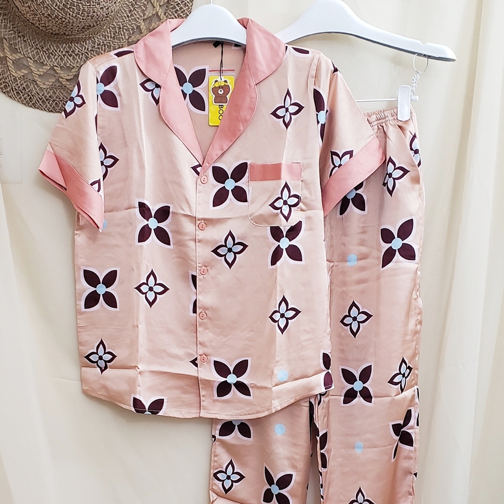 Brand new women's pajamas set